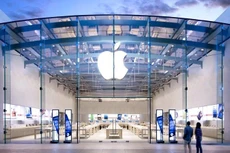 Apple lần đầu đạt doanh thu quý hơn 100 tỷ USD