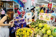 Chỉ số giá tiêu dùng tháng 1/2021 tăng 0,06% so với tháng trước, giảm 0,97% so với cùng kỳ năm trước. Ảnh: Phú An