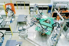 Làn sóng công nghệ số, công nghệ 4.0 là thời cơ để doanh nghiệp ứng dụng vào tái cấu trúc, điều chỉnh mô hình sản xuất kinh doanh. Ảnh: Lê Tiên