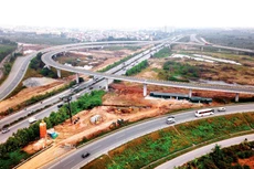 Việt Nam sở hữu nhiều điều kiện tốt như thị trường năng động, đang thực hiện những cải cách mạnh mẽ về môi trường kinh doanh, hạ tầng, nguồn nhân lực… Ảnh: Lê Tiên