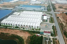 Chuyên gia cho rằng, trường hợp dịch bệnh diễn biến phức tạp, có thể tính đến giải pháp miễn, giảm thuế cho doanh nghiệp thay vì chỉ gia hạn như hiện nay. Ảnh: Song Lê