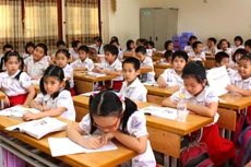 Gói thầu bị kiến nghị có nội dung mua sắm tập trung bàn ghế học sinh do Sở Giáo dục và Đào tạo tỉnh Bình Định làm bên mời thầu, trị giá trên 44,7 tỷ đồng. Ảnh minh họa: Nhã Chi