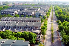 Khu đất Dự án Đầu tư xây dựng khu biệt thự và nhà phố vườn Sapo Palm Garden hiện có hơn 200 căn biệt thự, nhà phố được xây dựng thô