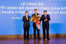 Tân Tổng giám đốc BIDV, ông Lê Ngọc Lâm (đứng giữa)