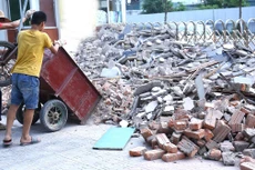 Nhiều tiêu chí mang tính địa phương hóa được nhiều bên mời thầu đưa ra để chốt chặn nhà thầu đến từ địa phương khác. Ảnh: Nhã Chi