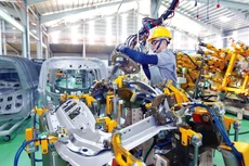 Dự thảo Đề án Kế hoạch cơ cấu lại nền kinh tế giai đoạn 2021 - 2025 đặt mục tiêu phát triển lực lượng doanh nghiệp tư nhân lớn mạnh dựa trên ứng dụng và phát triển công nghệ, đổi mới sáng tạo. Ảnh: Lê Tiên