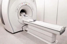 Gói thầu Cung cấp và lắp đặt Hệ thống cộng hưởng từ MRI 1.5 Tesla - có khả năng nâng cấp hỗ trợ kỹ thuật phẫu thuật thần kinh bằng sóng siêu âm hội tụ (MRgFUS) có giá 45 tỷ đồng. Ảnh: Trần Sơn