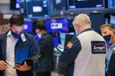 Các nhà giao dịch cổ phiếu trên sàn NYSE ở New York hôm 2/6 - Ảnh: NYSE/CNBC.