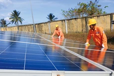 Nhiều dự án điện tái tạo không thể giải tỏa hết công suất do thiếu lưới truyền tải. Ảnh: Ngọc Hà