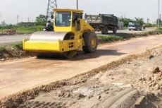 Gói thầu Xây lắp thuộc Dự án Đường ĐT.794 đoạn từ ngã ba Kà Tum đến cầu Sài Gòn (giai đoạn 2) có giá 438.831.862.493 đồng, được đấu thầu qua mạng. Ảnh minh họa: Phú An