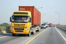 Bộ Giao thông vận tải chỉ đạo các cơ quan liên quan bảo đảm giao thông, vận tải thông suốt trên toàn quốc, tạo điều kiện thuận lợi nhất cho việc lưu thông hàng hóa. Ảnh: Lê Tiên