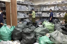 Hà Nội: Triệt phá kho hàng hơn 3.000 đôi giày "nhái" nhãn hiệu nổi tiếng