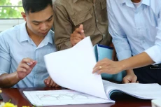 Hồ sơ mời thầu yêu cầu kiểm toán viên phải có các chứng chỉ hành nghề trong lĩnh vực hoạt động xây dựng được cho là rào cản với nhiều nhà thầu. Ảnh: Chu Vui