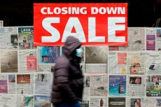 Kinh tế Anh suy giảm mạnh nhất hơn 300 năm trong năm 2020 - Ảnh: AP