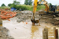 Hồ sơ mời thầu yêu cầu nhà thầu phải có tính toán để lập biểu đồ tiến độ thi công, nhưng hồ sơ dự thầu đã nộp trước thời điểm đóng thầu không có phần tính toán này nên nhà thầu bị đánh giá không đạt. Ảnh: Tiên Giang