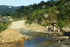 Trên các tuyến quốc lộ qua tỉnh Lạng Sơn vẫn còn nhiều điểm đen có khả năng gây mất an toàn giao thông. Ảnh minh họa: Gia Khoa