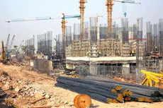 Hoạt động xây dựng bị đình trệ do dịch bệnh khiến tiêu thụ thép xây dựng trong tháng 8 giảm mạnh. Ảnh: Lê Tiên