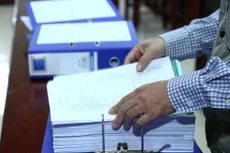 Tại một số gói thầu kiểm toán, hồ sơ mời thầu yêu cầu 1 nhân sự chủ chốt có 3 bằng đại học và 7 chứng chỉ khác nhưng khi gia hạn nhiều lần, bên mời thầu chỉ điều chỉnh theo kiểu nhỏ giọt. Ảnh: Nhã Chi