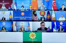 Trưởng SOM các nước ASEAN cùng Phó Tổng Thư ký ASEAN tham dự hội nghị trực tuyến - Ảnh: BNG