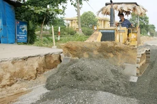 2 gói thầu thi công xây dựng công trình đã khởi công nhưng Bên mời thầu mới hoàn thành công bố thông tin ở bước mở thầu. Ảnh minh họa: Tiên Giang