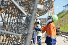 Sắt thép chiếm tỷ lệ khá lớn trong giá trị các công trình xây dựng. Ảnh: Nhã Chi