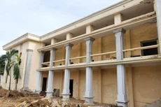 Hiện trường triển khai các hạng mục phá dỡ công trình cũ của Dự án Xây dựng Nhà Văn hóa trung tâm tỉnh Ninh Bình