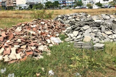 Yêu cầu xác nhận bãi đổ thải về bản chất là “giấy phép con” hạn chế nhà thầu. Ảnh minh họa: Văn Luận