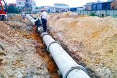 Hai gói thầu cung cấp, lắp đặt, xây dựng các trạm bơm dâng (nước thải) và mạng lưới thu gom có tổng giá dự toán hơn 341,5 tỷ đồng. Ảnh minh họa: Lê Tiên