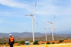 Nhiều dự án điện gió phấn đấu hoàn thành trước ngày 30/10/2021 để được hưởng ưu đãi về giá, nhưng gặp khó khăn về vốn đầu tư. Ảnh: Lê Tiên