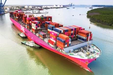 Năm 2020, xuất khẩu vẫn giữ được nhịp độ tăng trưởng, ước đạt trên 281,5 tỷ USD, tăng 6,5% so với năm 2019; xuất siêu ở mức kỷ lục 19,1 tỷ USD. Ảnh: Nguyễn Trí