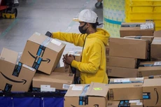 Một nhân viên kho của Amazon - Ảnh: Getty Images