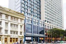 Doanh nghiệp đóng tại các quận có nhiều khu công nghiệp đã vất vả tìm kiếm và thuê trọn gói nhiều khách sạn lân cận để làm chỗ ở cho nhân viên. Ảnh: Song Lê