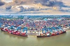 Trải qua đại dịch Covid-19 càng làm rõ hơn quan điểm về tăng trưởng gắn với việc lấy con người làm trung tâm và tăng sức chống chịu của nền kinh tế. Ảnh: Nguyễn Trí