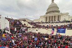 Chùm ảnh người biểu tình thân ông Trump tấn công tòa nhà Quốc hội Mỹ