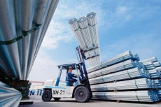 Thép là một trong những ngành tăng trưởng mạnh doanh thu và lợi nhuận trong 6 tháng đầu năm. Ảnh: Lê Tiên