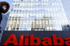 Sóng gió bắt đầu ập đến với Alibaba cũng như công ty liên kết Ant Group từ cuối năm 2020 - Ảnh: Reuters
