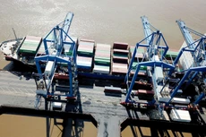 Gói thầu Đầu tư 2 cần trục chân đế kiểu quay sức nâng 45 tấn cho cảng Đình Vũ có giá dự toán 219,216 tỷ đồng. Ảnh minh họa: Tiên Giang