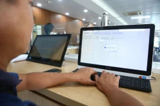 Hoạt động đăng ký doanh nghiệp tiếp tục được hiện đại hóa và chuyển đổi số mạnh mẽ, giúp giảm thời gian, chi phí cho doanh nghiệp. Ảnh: Lê Tiên