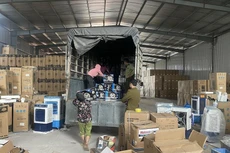 Phát hiện kho hàng gia dụng lớn tại Hưng Yên nghi nhập lậu