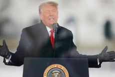 Tổng thống Mỹ Donald Trump phát biểu trước đám đông người ủng hộ ông ở Washington DC hôm 6/1, trước khi xảy ra vụ bạo loạn ở Capitol Hill - Ảnh: Reuters.
