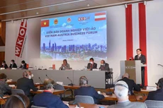 Chủ tịch Quốc hội Vương Đình Huệ phát biểu tại Diễn đàn Doanh nghiệp Việt - Áo do Bộ Kế hoạch và Đầu tư phối hợp với Phòng Công nghiệp và Thương mại Áo tổ chức. Ảnh: Doãn Tấn