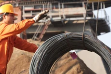 Ngành thép năm 2021 dự kiến có sự tăng trưởng tốt nhờ hưởng lợi từ việc đẩy mạnh đầu tư công cũng như thị trường bất động sản có thể nóng trở lại. Ảnh: Đặng Tâm