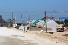 Hồ sơ mời thầu yêu cầu vị trí bãi tập kết vật tư phải được xác nhận đồng ý của chính quyền địa phương trước thời điểm nộp hồ sơ dự thầu sẽ gây khó cho nhà thầu. Ảnh: Nhã Chi