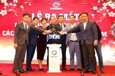Các đại biểu ấn nút khai trương Cổng thông tin điện tử các khu công nghiệp Việt Nam