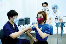Dự thảo Đề án Đảm bảo nguồn cung vắc xin cho tiêm chủng đặt mục tiêu đến năm 2030 chủ động sản xuất kịp thời, đủ số lượng các loại vắc xin đáp ứng nhu cầu phòng, chống dịch. Ảnh: Lê Tiên