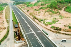 Nhiều đại biểu Quốc hội kỳ vọng giai đoạn tới việc thu hút nguồn lực tư nhân cho các dự án lớn theo phương thức PPP cần được triển khai hiệu quả hơn. Ảnh: Lê Tiên