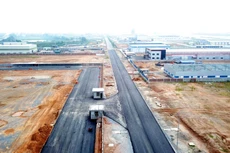 Nhiều thủ tục hành chính trong giao đất, cho thuê đất được Bộ Tài nguyên và Môi trường đề xuất bãi bỏ, đơn giản hóa để tạo thuận lợi cho nhà đầu tư. Ảnh: Lê Tiên