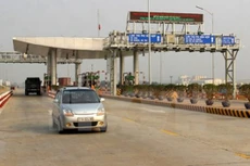 Trạm thu phí Quốc lộ 32, đoạn qua huyện Tam Nông - ảnh TTX