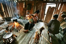 Chó cộc đuôi luôn được coi là “vật quý” của nhiều gia đình đồng bào dân tộc. Ảnh: Nguyễn Việt Thanh