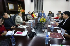 Báo Đấu thầu và Đoàn đại biểu Hội Nhà báo toàn Trung Quốc đã trao đổi những vấn đề hết sức thiết thực. Ảnh: Lê Tiên